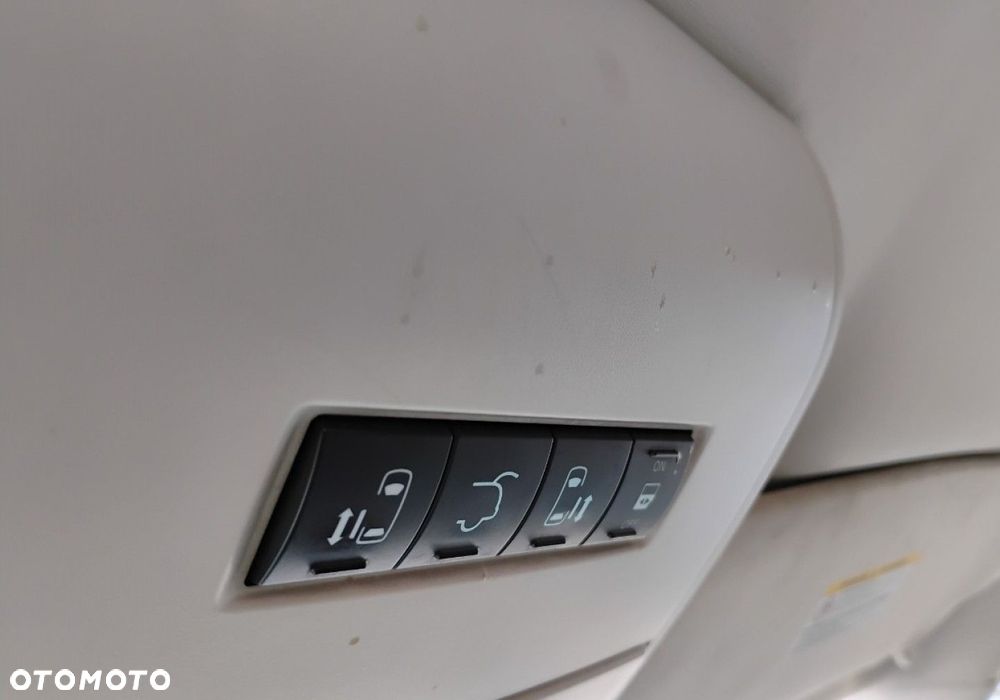 Chrysler Grand Voyager - 16