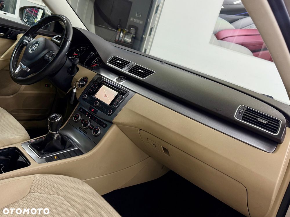 Volkswagen Passat 1.4 TSI R-Line Edition Plus - 30