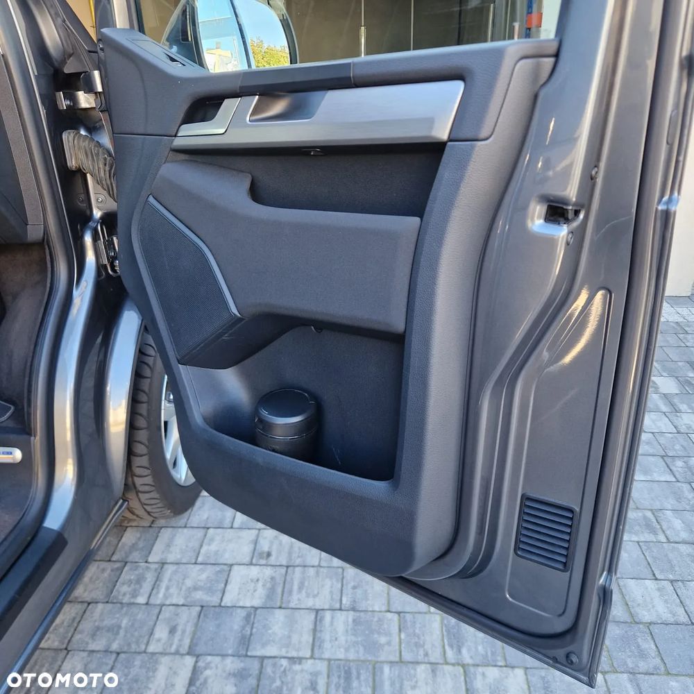 Volkswagen Multivan - 34