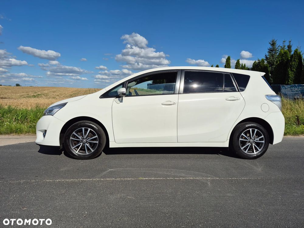 Toyota Verso 2015 photo 5