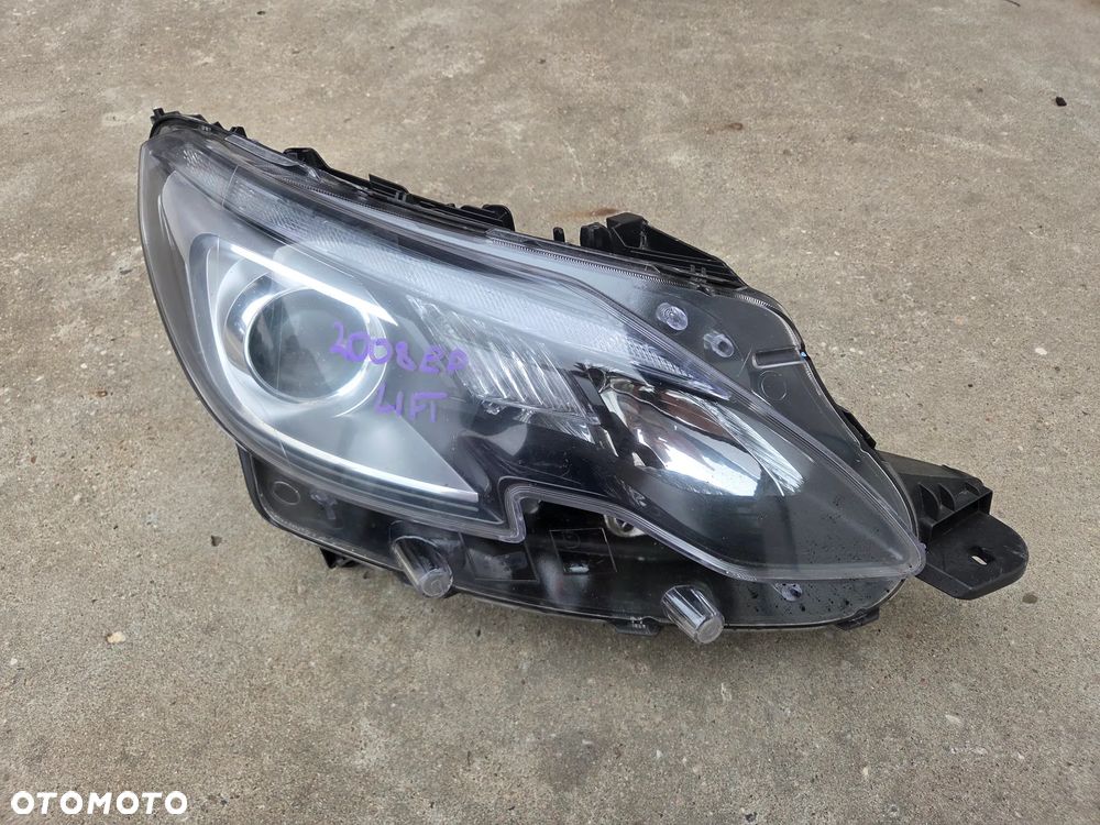 Lampa przednia prawa Peugeot 2008 I LIFT   9814739580 - 1
