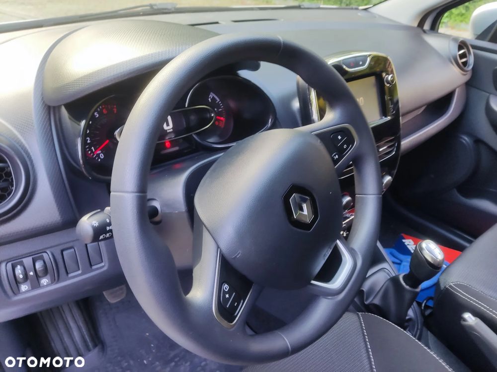 Renault Clio 1.2 16V Confort Privilege - 22