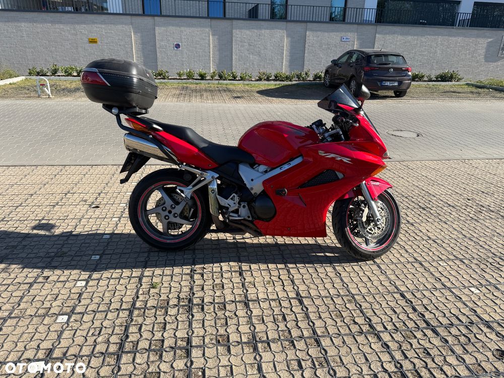 Honda VFR - 12