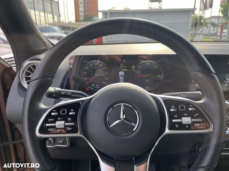 Mercedes-Benz EQB - 10