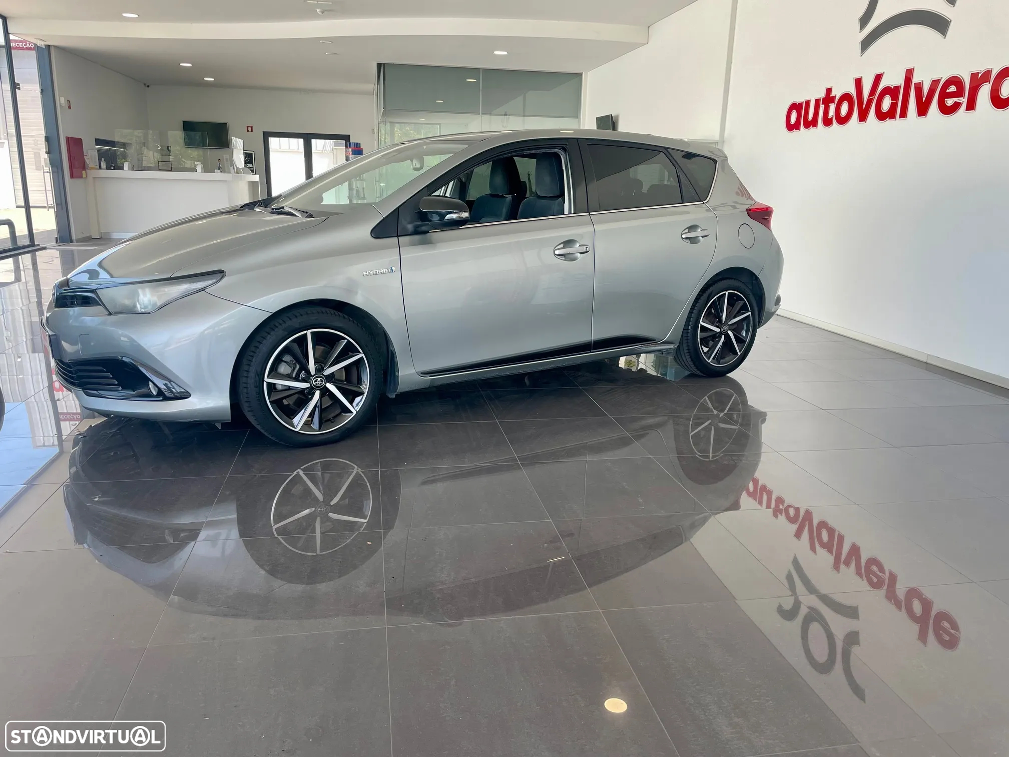 Toyota Auris 1.8 HSD Comfort +P.Sport+Navi - 4