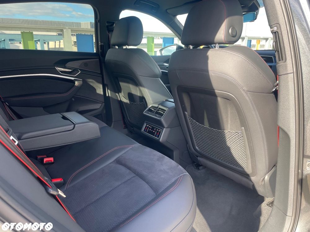 Audi Q8 Sportback e-tron - 23