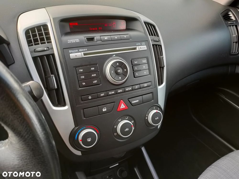 Kia Ceed 1.4 CVVT Attract - 19