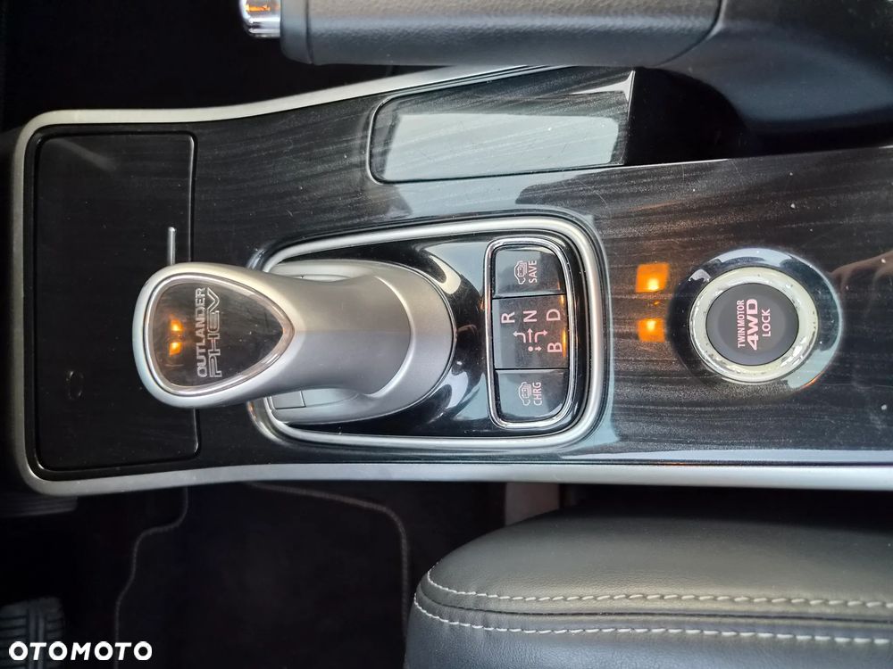 Mitsubishi Outlander - 31