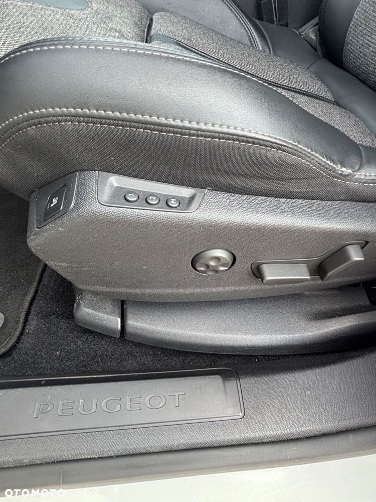 Peugeot 3008 1.2 PureTech Allure S&S EAT6 - 13