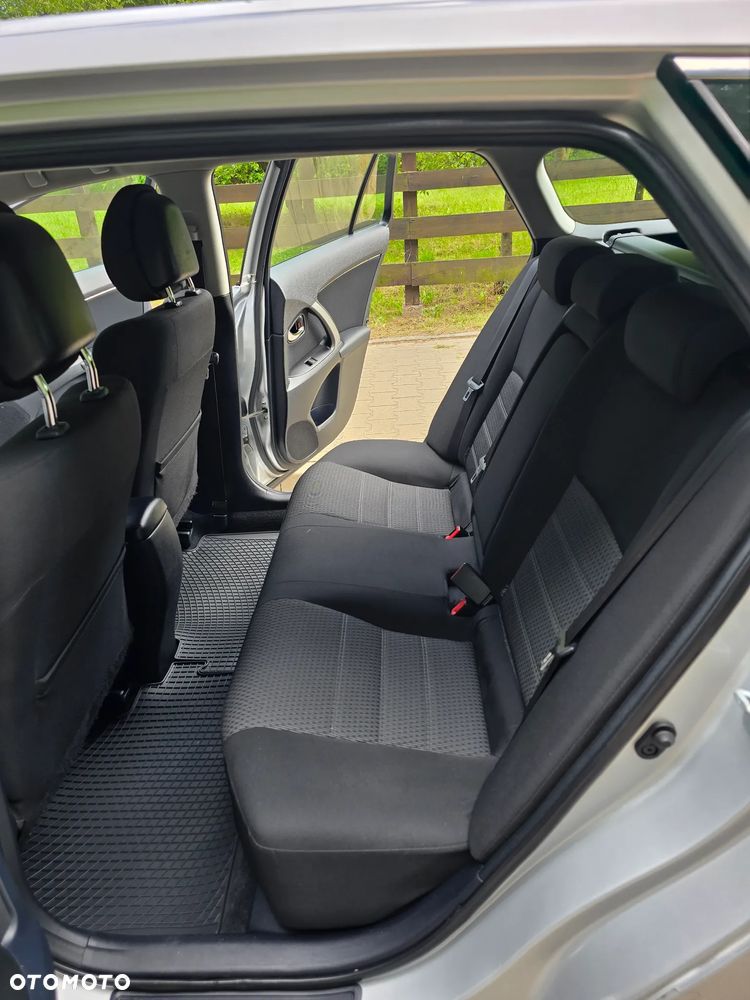 Toyota Avensis 2.0 D-4D Premium - 24