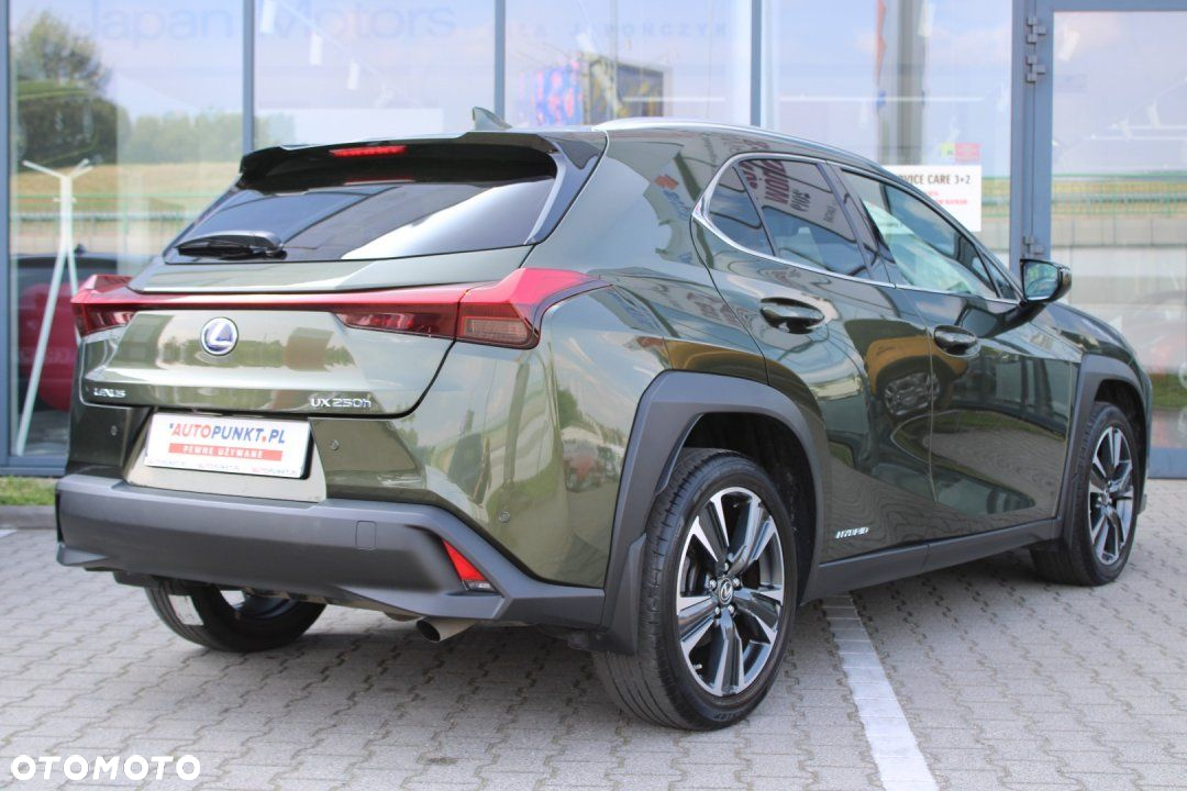 Lexus UX - 5