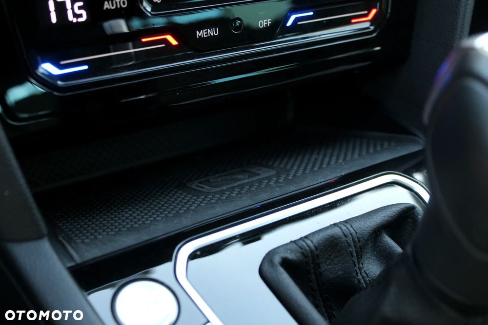 Volkswagen Passat - 11