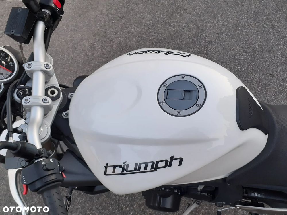 Triumph Street Triple - 8