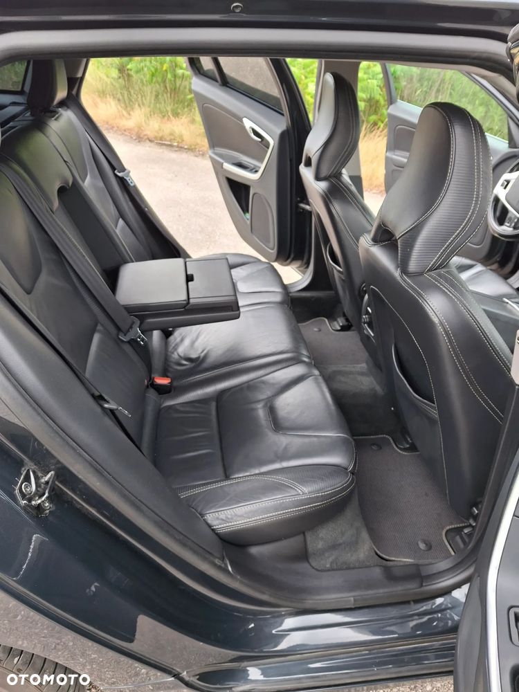 Volvo V60 D3 R-Design - 15