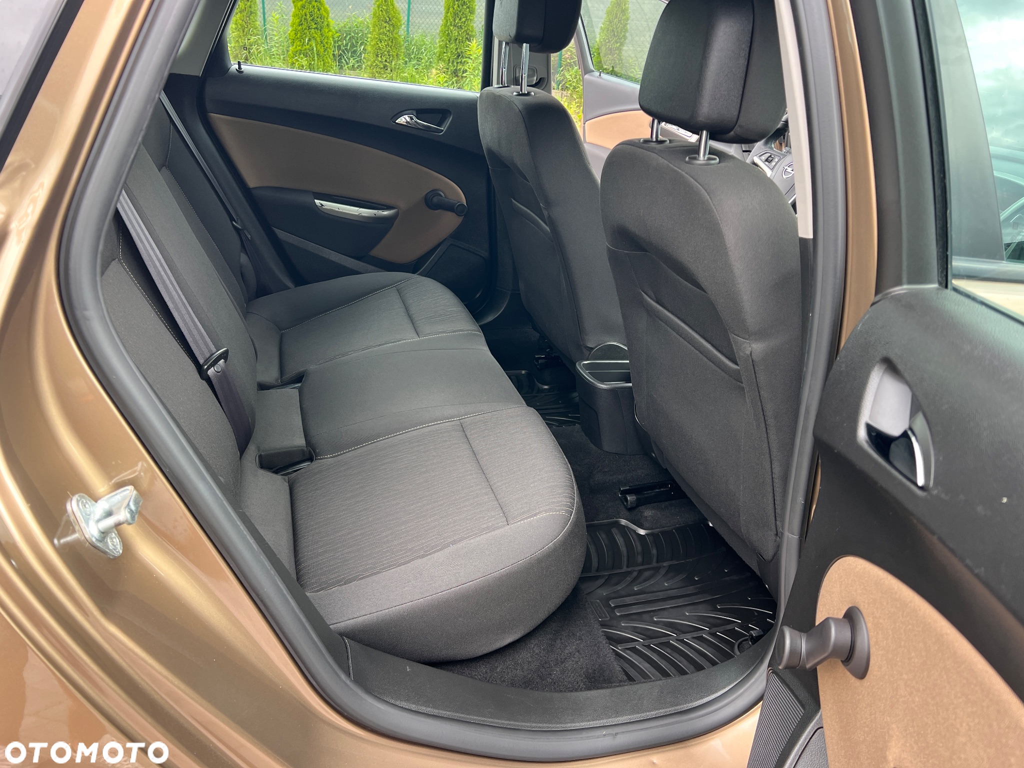 Opel Astra IV 1.4 T Essentia - 21