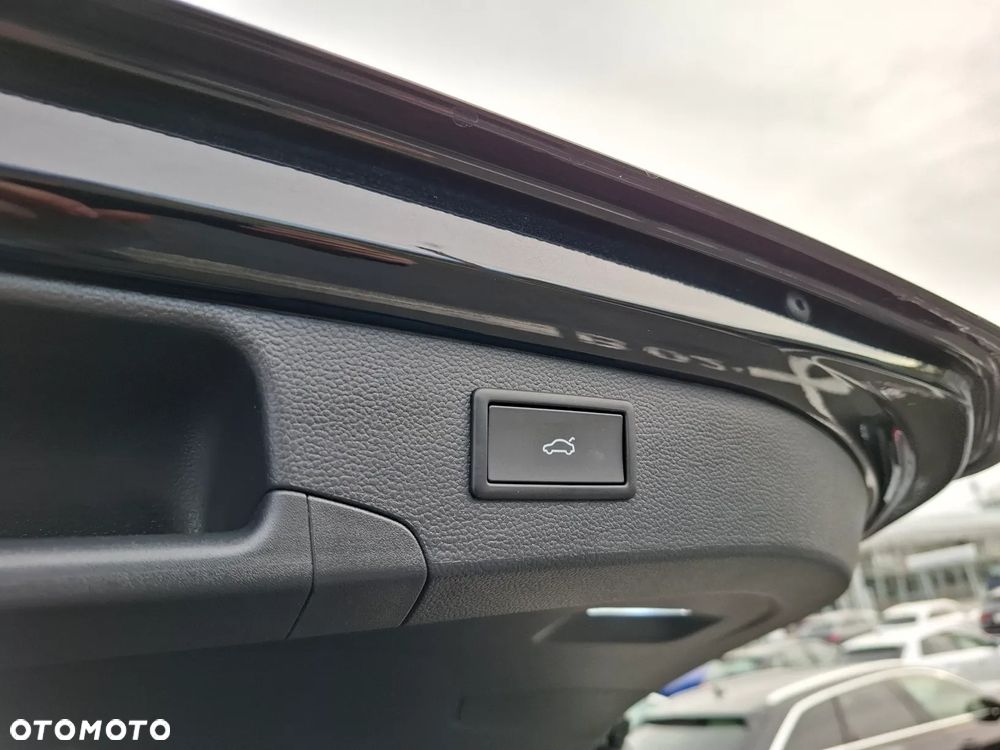 Volkswagen Passat Variant 2.0 TDI SCR DSG Elegance - 20