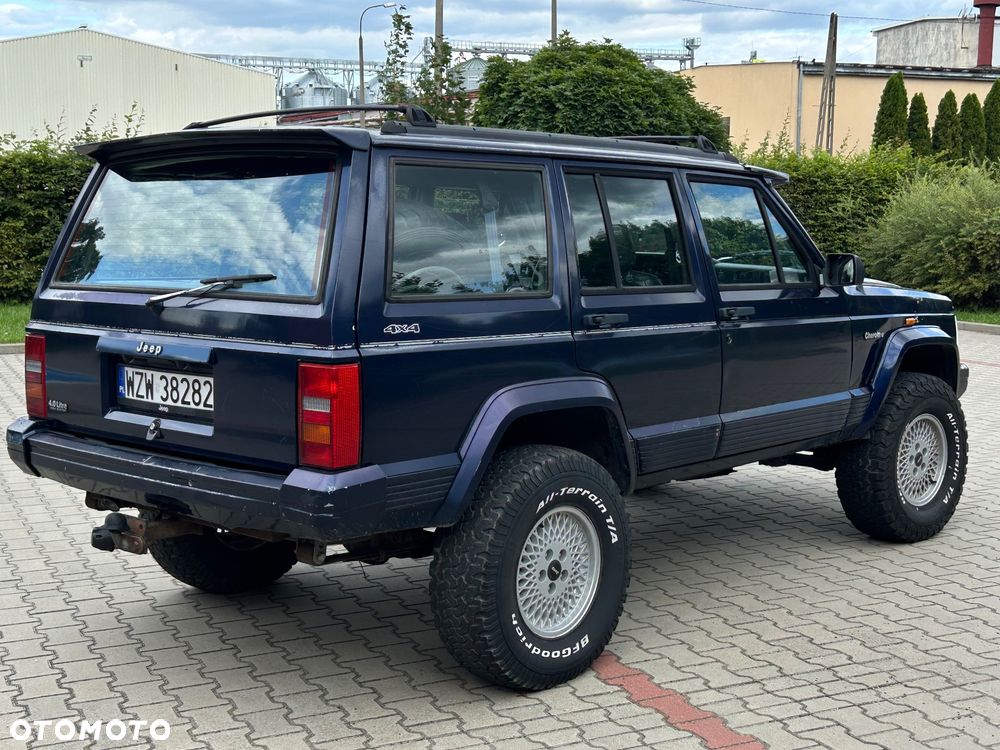 Jeep Cherokee - 4