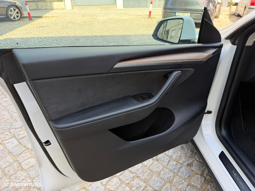 Tesla Model Y Long Range Dual Motor AWD - 9