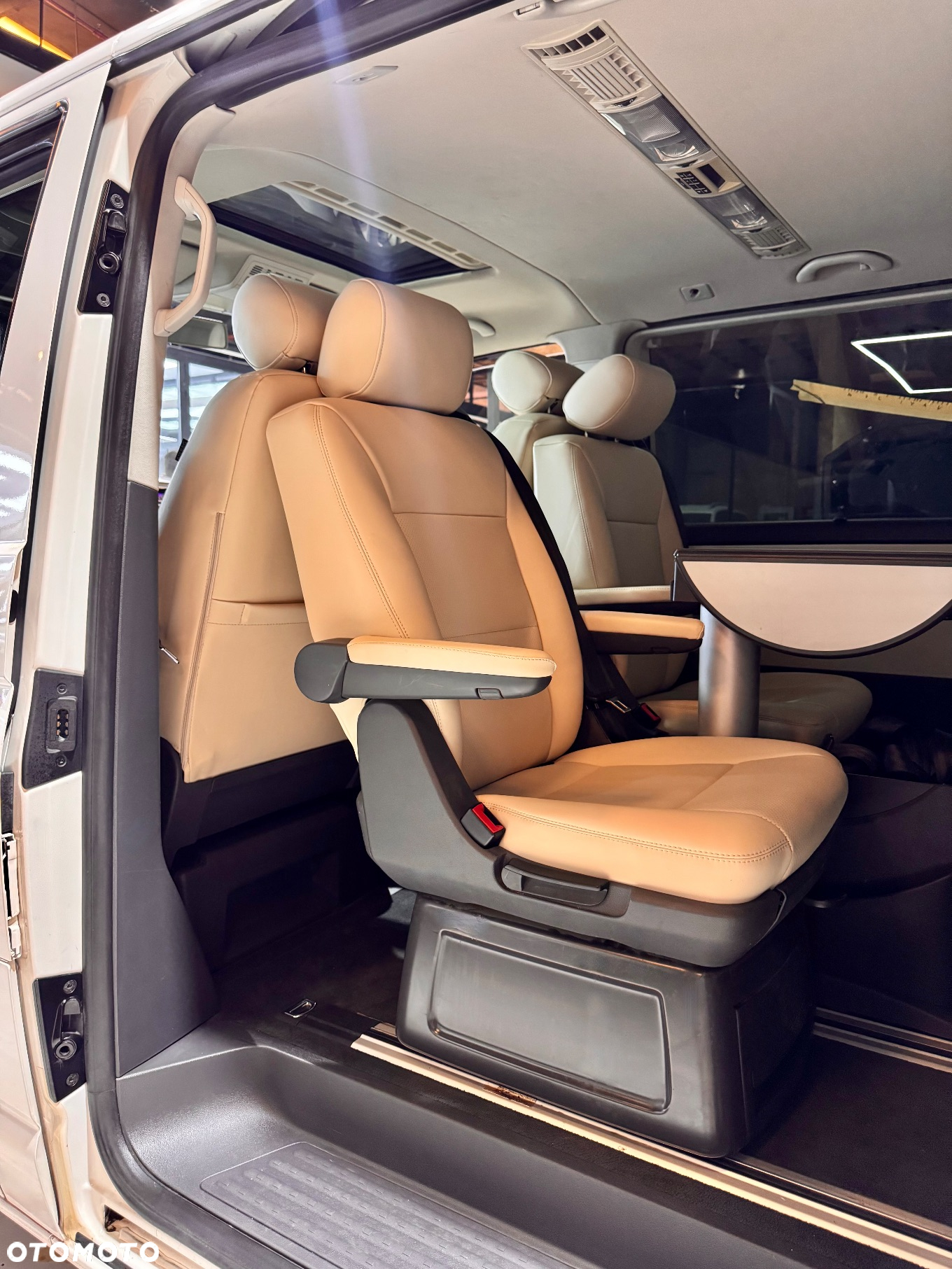 Volkswagen Multivan - 35