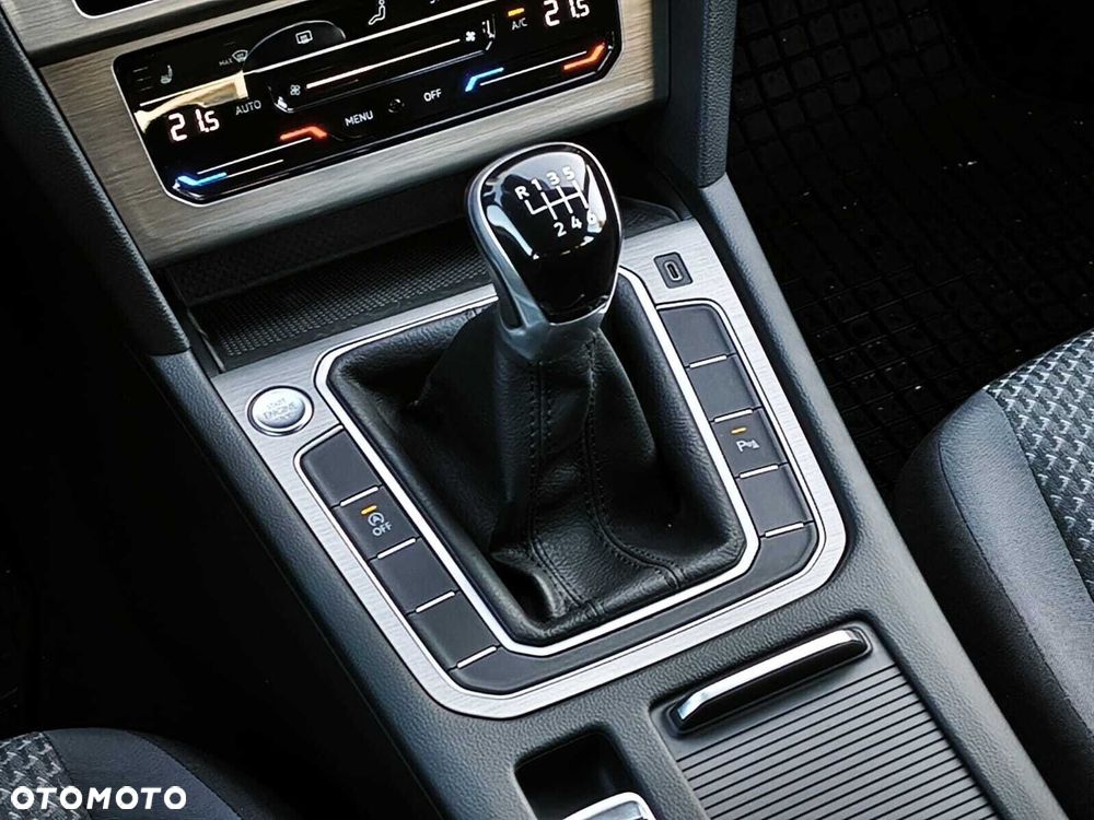 Volkswagen Passat Variant 1.5 TSI EVO Essence - 25