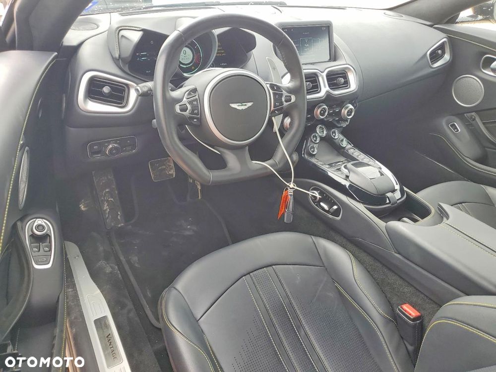 Aston Martin V8 Vantage - 7