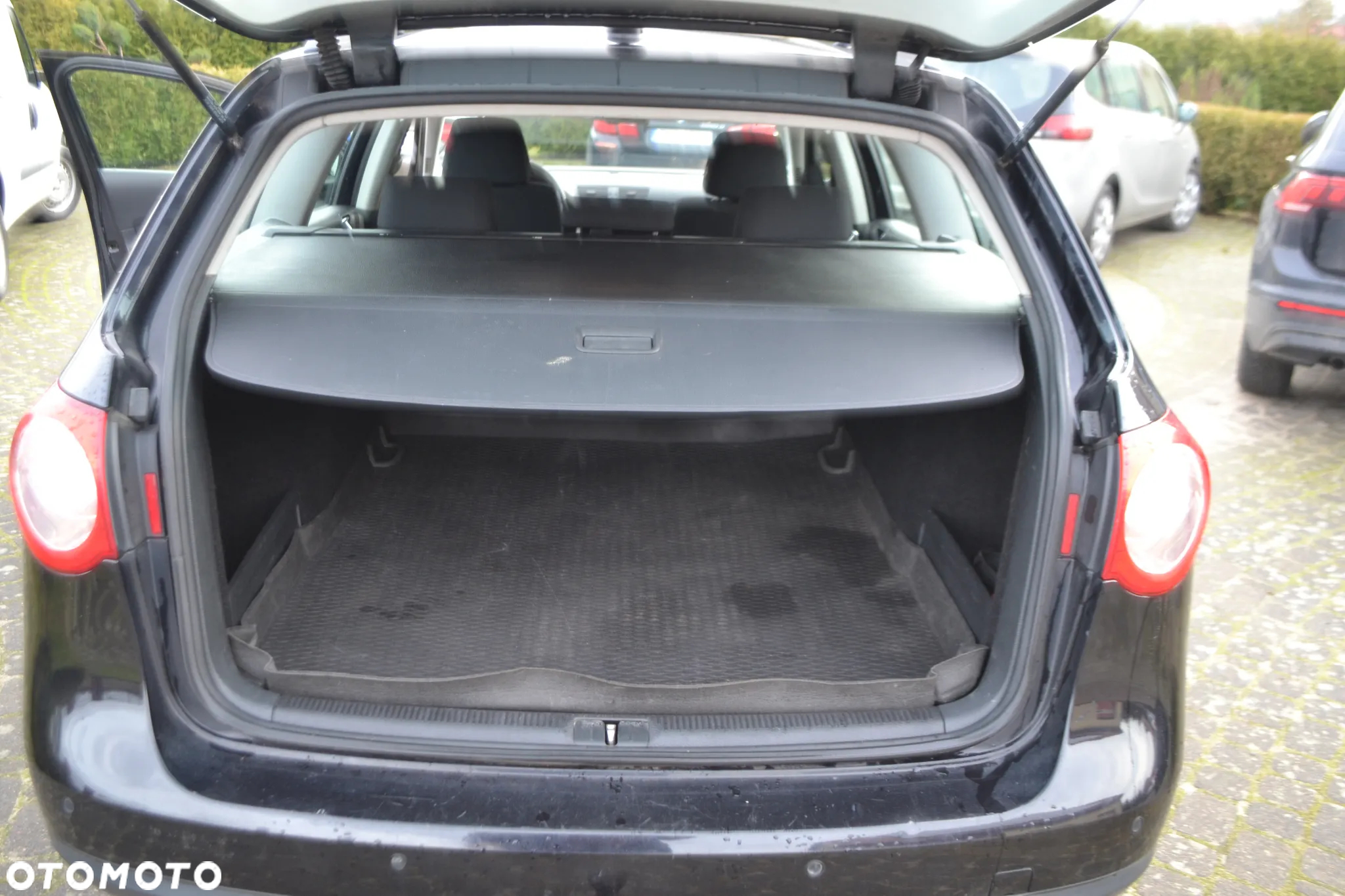 Volkswagen Passat 1.9 TDI Sportline - 9