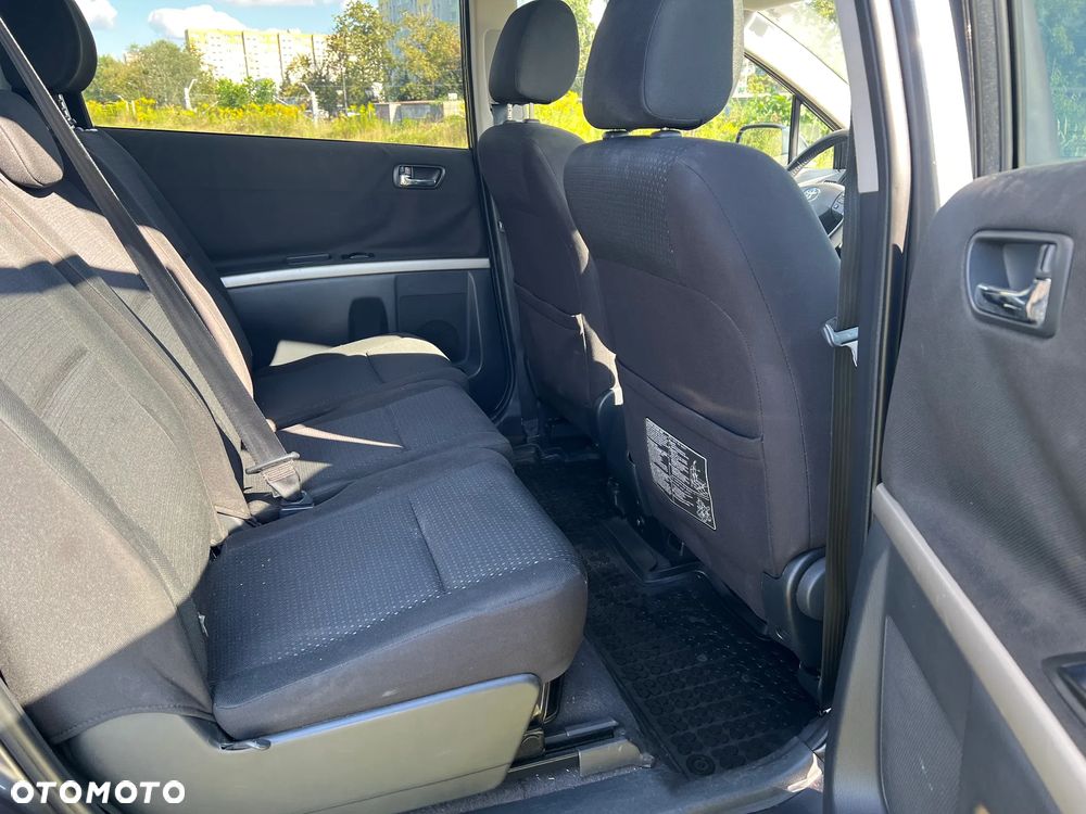 Toyota Corolla Verso 2.2 D-4D - 19