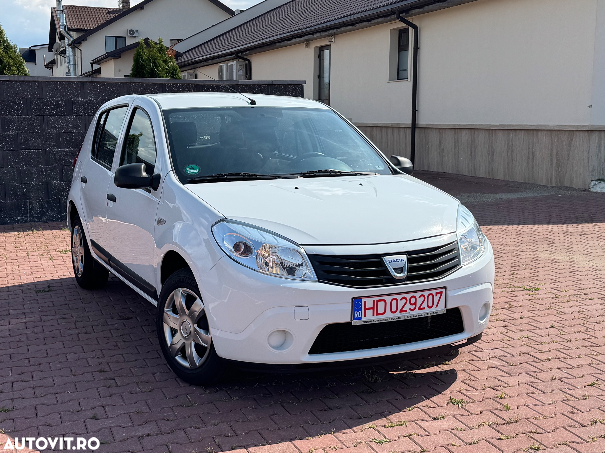 Dacia Sandero 1.2 16V 75 Laureate - 2
