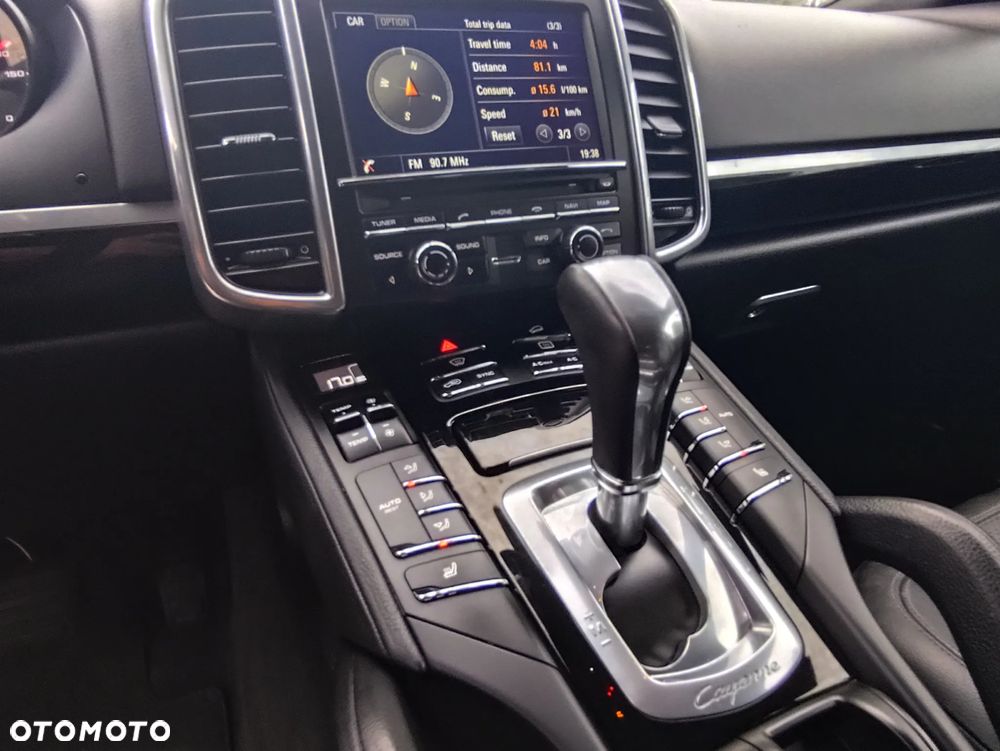 Porsche Cayenne Platinum Edition - 34