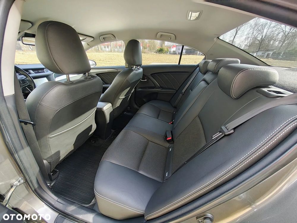 Toyota Avensis 2.0 D-4D Prestige - 14