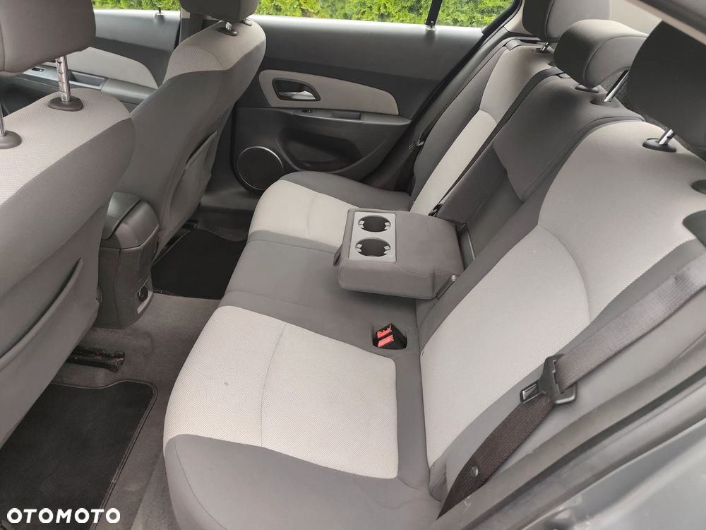 Chevrolet Cruze 1.6 - 12