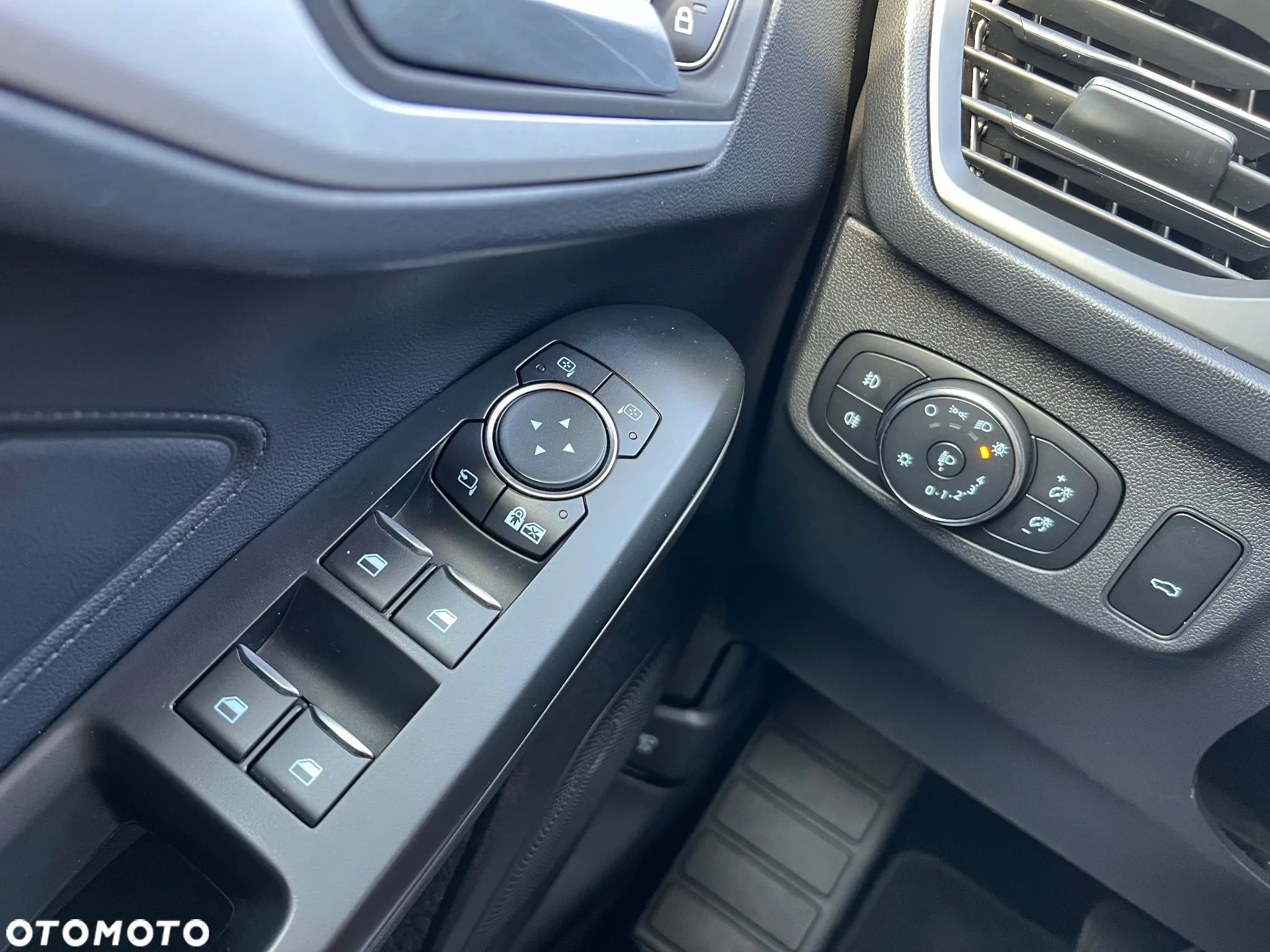 Ford Focus Turnier 1.5 EcoBlue Start-Stopp-System TITANIUM DESIGN - 35
