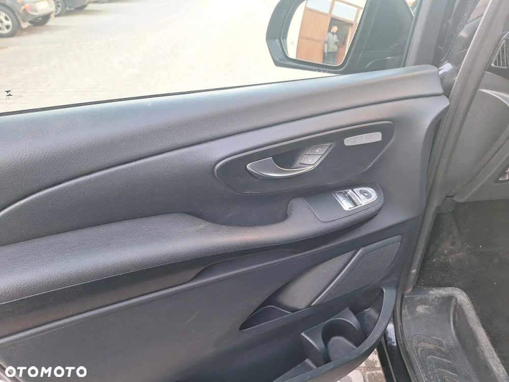 Mercedes-Benz Klasa V - 19