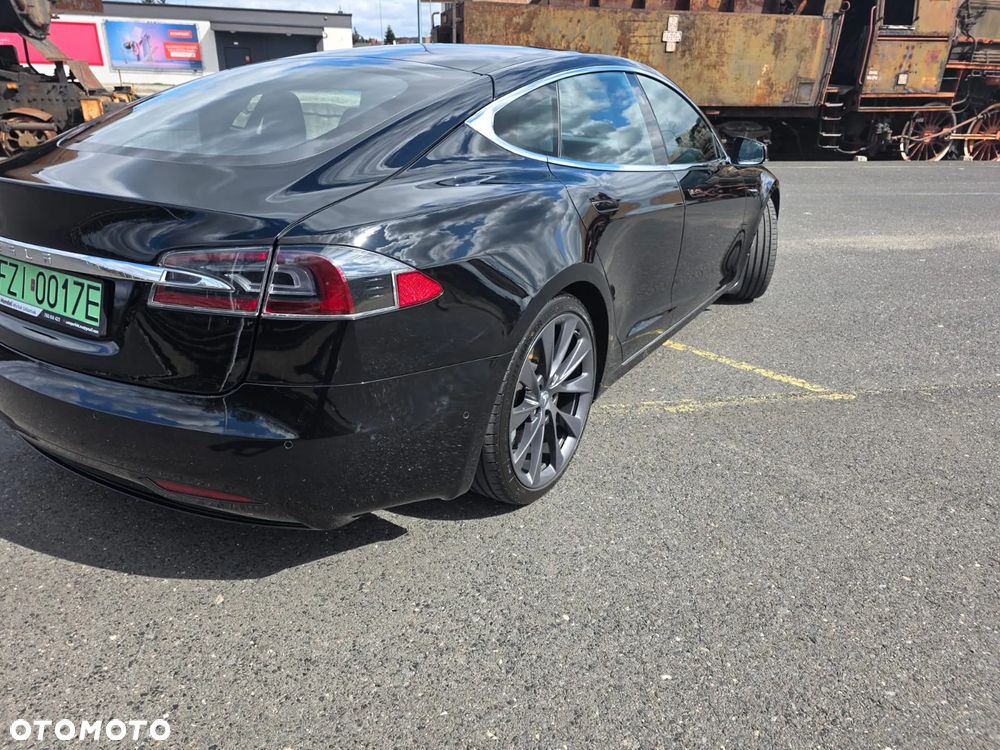Tesla Model S - 10