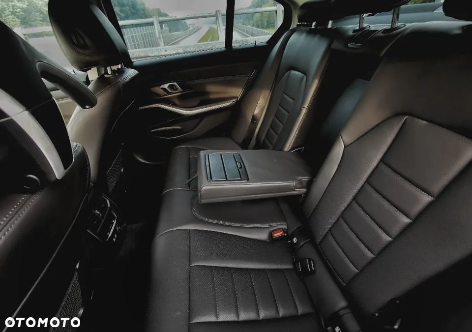 BMW Seria 3 318d Sport Line - 10