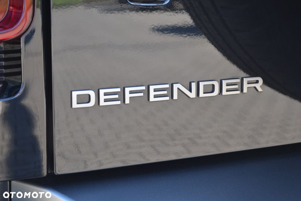Land Rover Defender 110 D300 X-Dynamic SE - 20