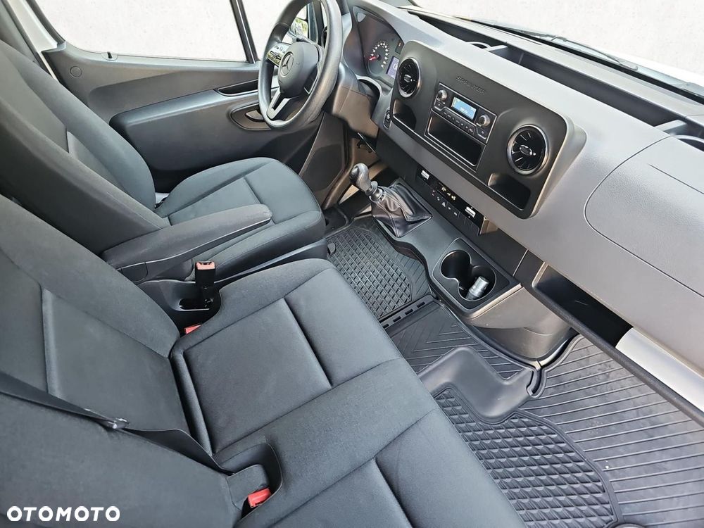 Mercedes-Benz Sprinter - 22