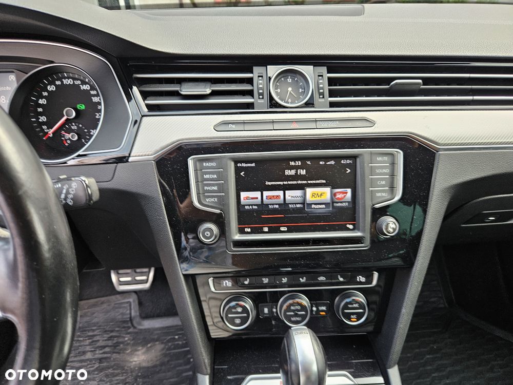 Volkswagen Passat - 32