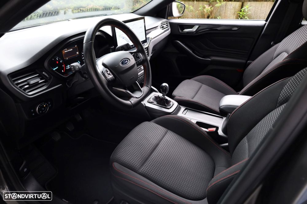 Ford Focus 1.0 EcoBoost MHEV ST-Line - 46