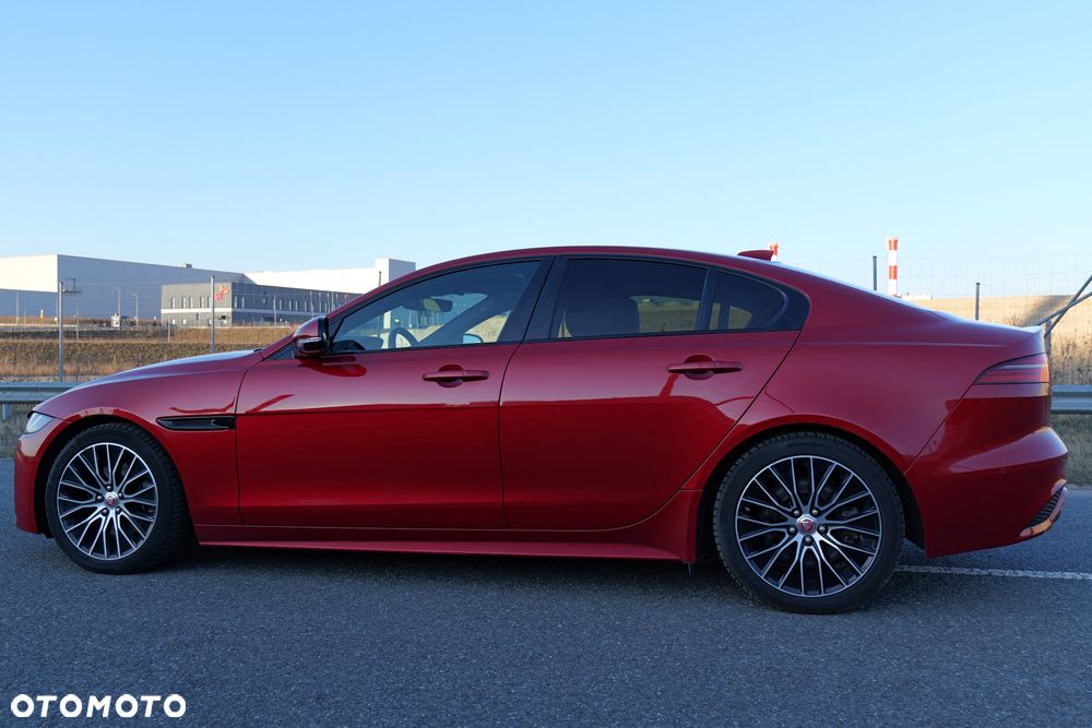 Jaguar XE P250 R-Dynamic Black - 9