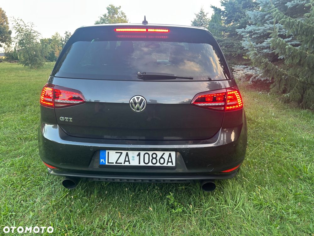 Volkswagen Golf - 18
