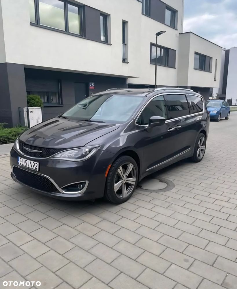 Chrysler Pacifica - 1