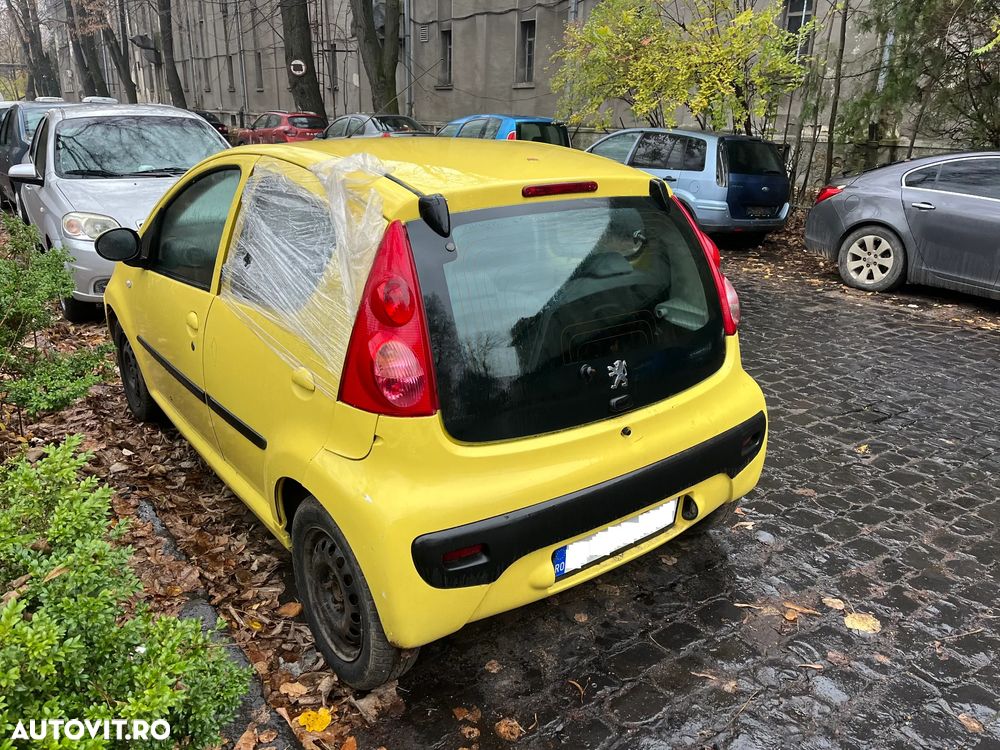 Dezmembrez Peugeot 107 1.0 benzina 2006 galben cu 4 usi - 4