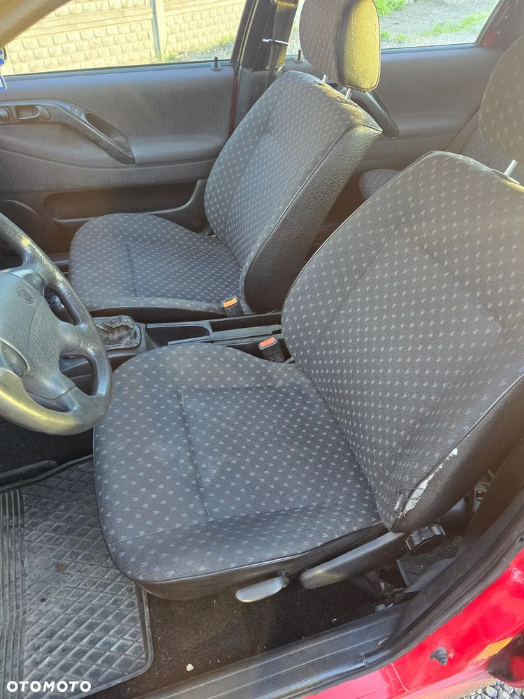 Volkswagen Passat 1.8 GL - 16