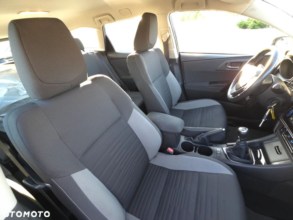 Toyota Auris 1.6 Premium - 17