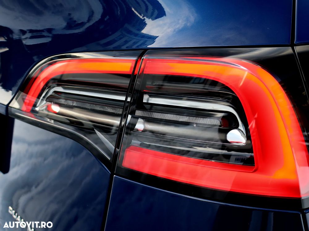 Tesla Model Y - 17