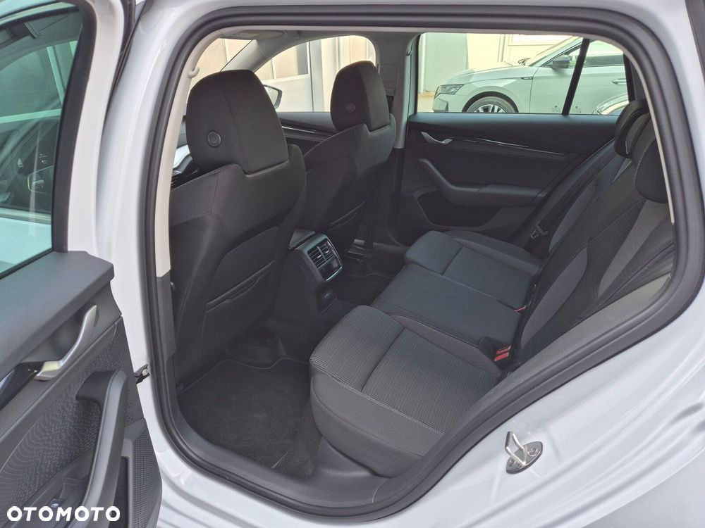 Skoda Octavia 2.0 TDI Edition 130 Selection DSG - 12