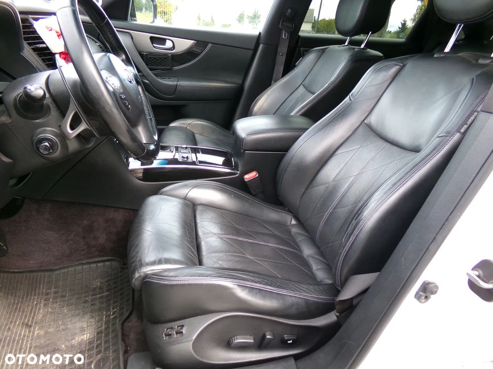 Infiniti Q70 - 9