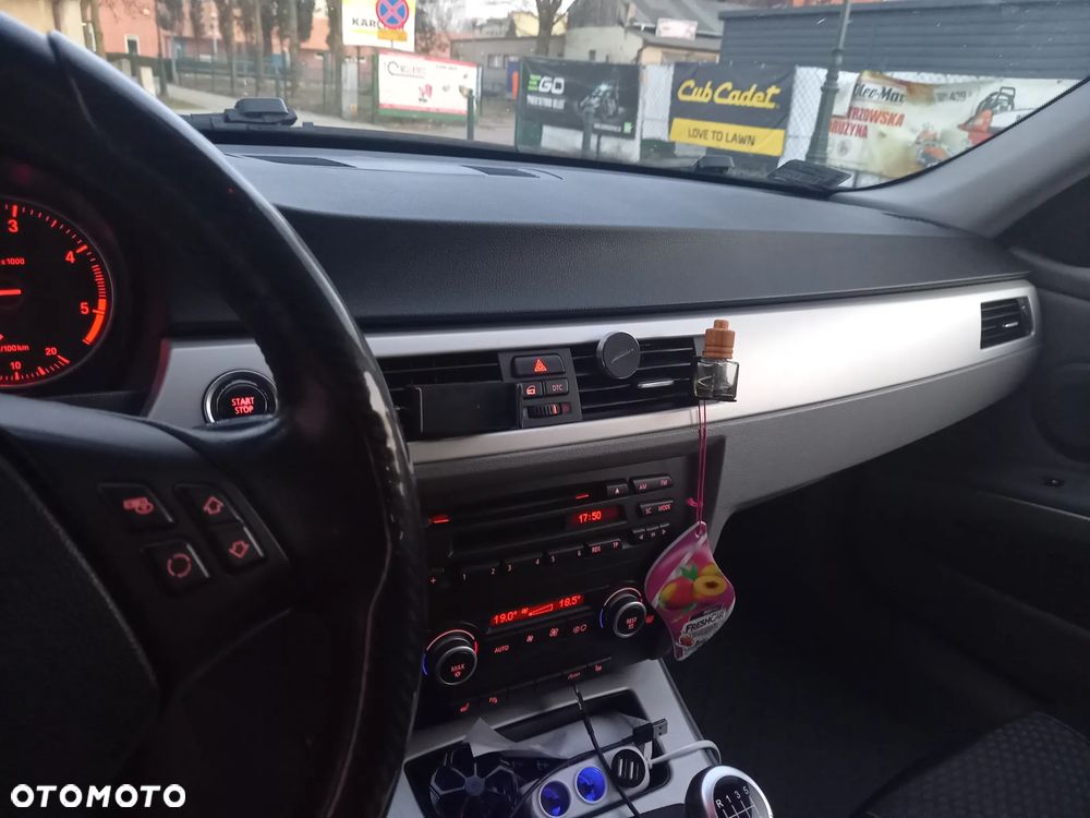 BMW Seria 3 318d - 13