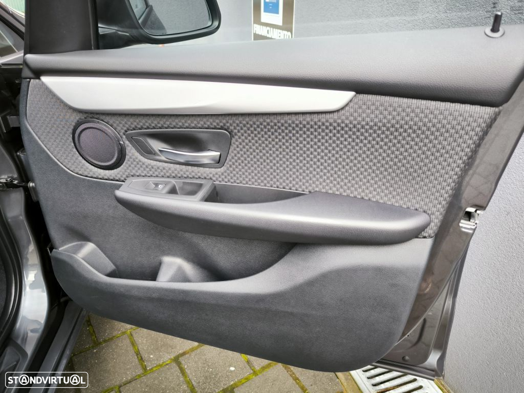 BMW 216 Active Tourer d Corporate Edition - 36